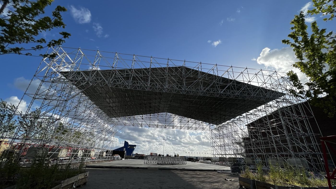 Outdoor canopy structure